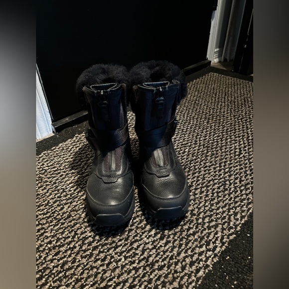 UGG Winter boots black US6 - Picture 2 of 11